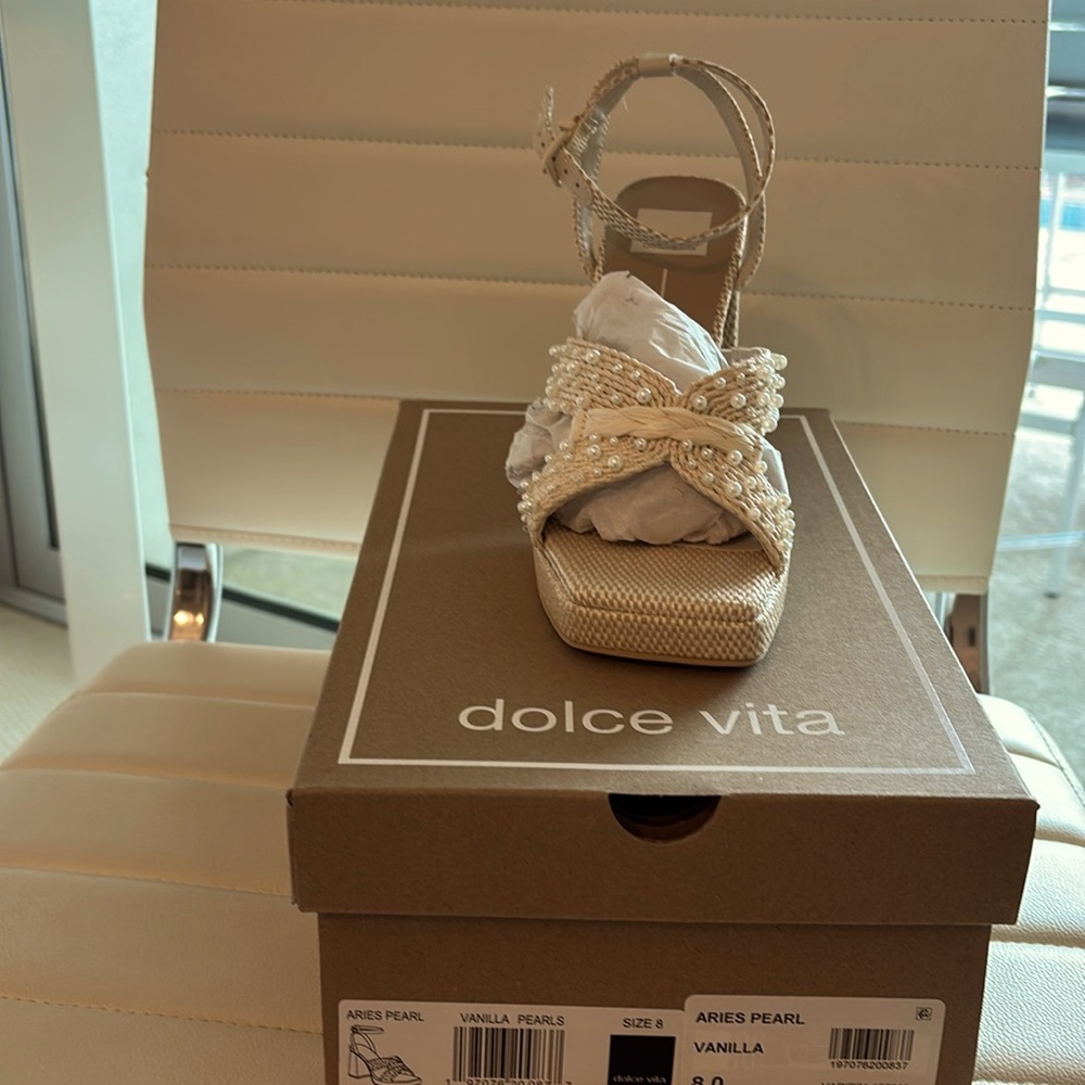 Dolce vita sandals Aries pearl vanilla size 8 new in box